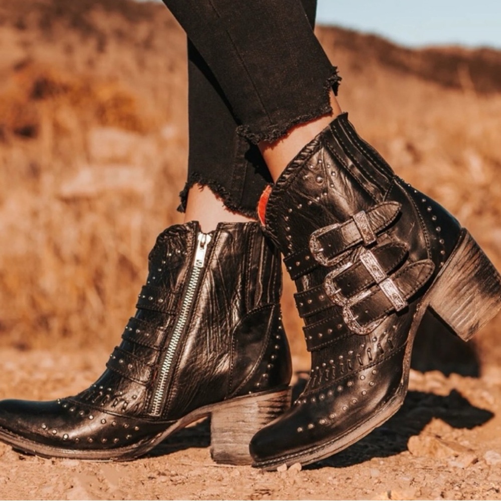 Freebird by Steven Savanna Boots - Picture 2 of 9
